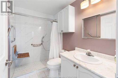 5064 Wyandotte Street East Unit# 606, Windsor, ON - Indoor Photo Showing Bathroom