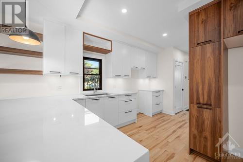 18 Hopewell Avenue, Ottawa, ON - Indoor Photo Showing Kitchen