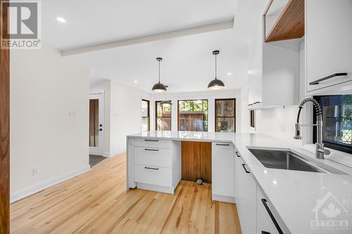 18 Hopewell Avenue, Ottawa, ON - Indoor Photo Showing Kitchen With Upgraded Kitchen