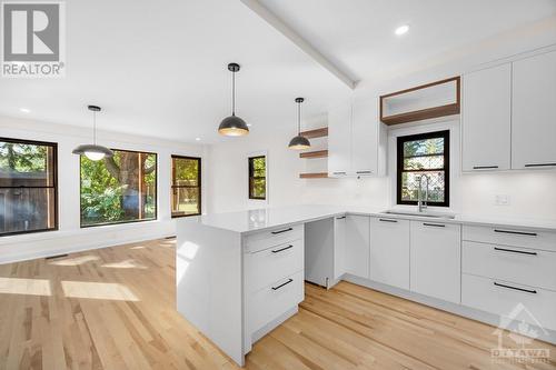 18 Hopewell Avenue, Ottawa, ON - Indoor Photo Showing Kitchen With Upgraded Kitchen