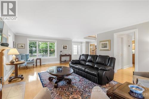 20680 Mccormick Road, North Glengarry, ON - Indoor Photo Showing Living Room