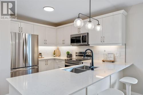 214 St Clair Boulevard Unit# 1, St Clair, ON - Indoor Photo Showing Kitchen With Double Sink With Upgraded Kitchen