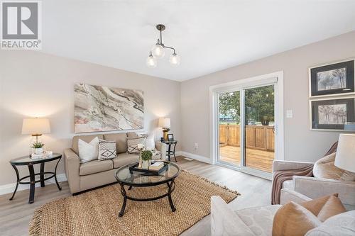 214 St Clair Boulevard Unit# 1, St Clair, ON - Indoor Photo Showing Living Room