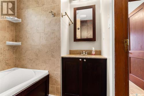 2278 Reynolds Street, Regina, SK - Indoor Photo Showing Bathroom