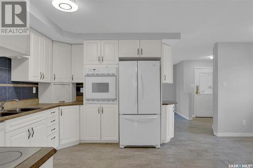 258 Magee Crescent, Regina, SK - Indoor Photo Showing Kitchen With Double Sink