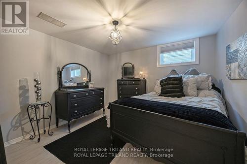 51 Paisley Street, London, ON - Indoor Photo Showing Bedroom