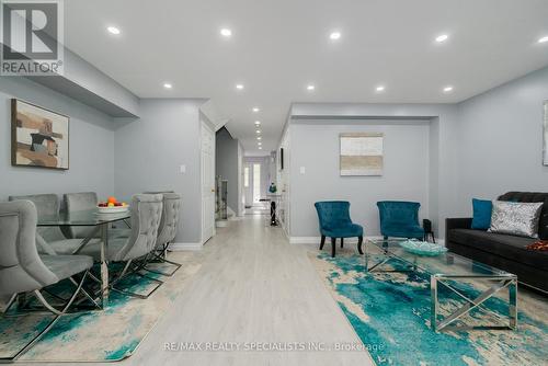 1609 Avonmore Square, Pickering (Town Centre), ON - Indoor Photo Showing Living Room