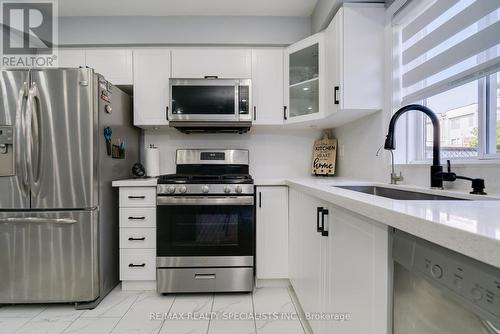 1609 Avonmore Square, Pickering (Town Centre), ON - Indoor Photo Showing Kitchen