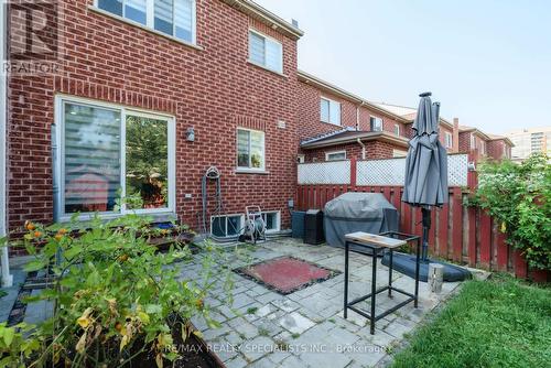 1609 Avonmore Square, Pickering, ON - Outdoor With Exterior