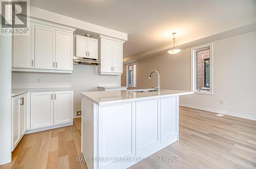 170 Mumbai Drive, Markham, ON - Indoor Photo Showing Kitchen