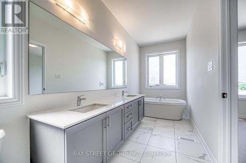 170 Mumbai Drive, Markham, ON - Indoor Photo Showing Bathroom