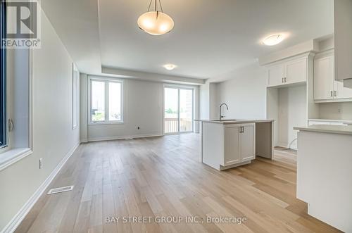 170 Mumbai Drive, Markham, ON - Indoor Photo Showing Kitchen