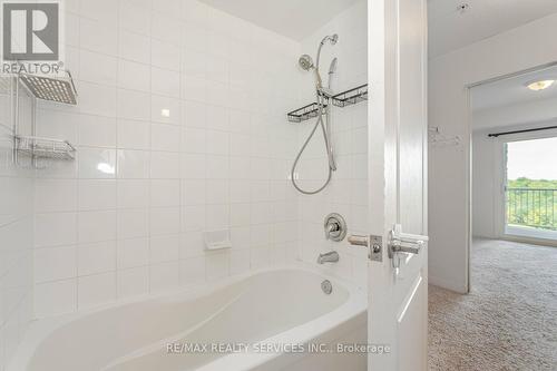 2208 - 6 Dayspring Circle, Brampton (Goreway Drive Corridor), ON - Indoor Photo Showing Bathroom