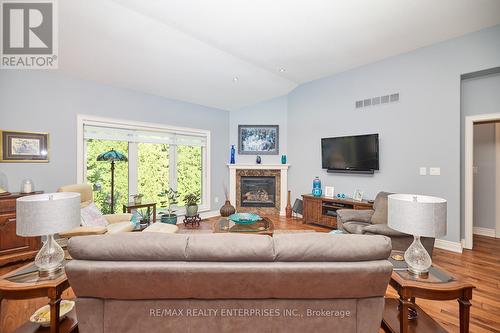 57 Stoneridge Crescent, Niagara-On-The-Lake (St. Davids), ON - Indoor Photo Showing Living Room With Fireplace