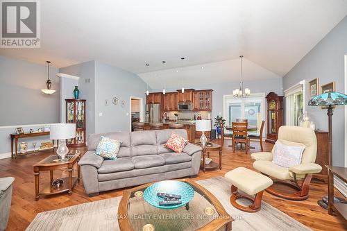 57 Stoneridge Crescent, Niagara-On-The-Lake (St. Davids), ON - Indoor Photo Showing Living Room