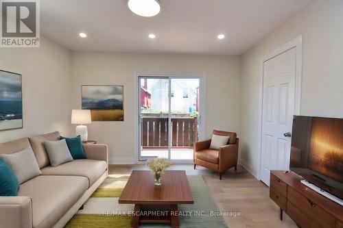 126 Evans Street, Hamilton (Landsdale), ON - Indoor Photo Showing Living Room