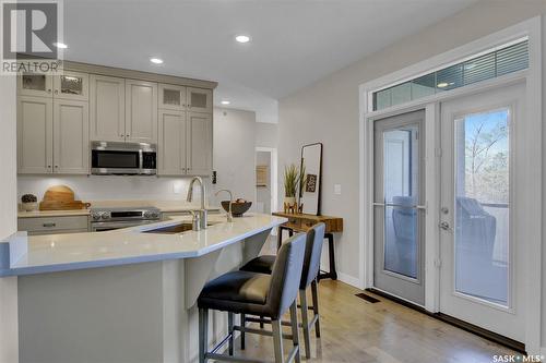 402 1515 Anson Road, Regina, SK - Indoor Photo Showing Kitchen With Upgraded Kitchen