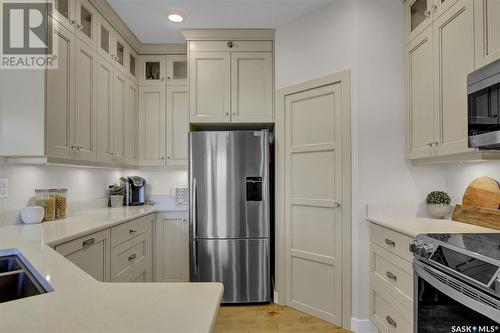 402 1515 Anson Road, Regina, SK - Indoor Photo Showing Kitchen With Double Sink