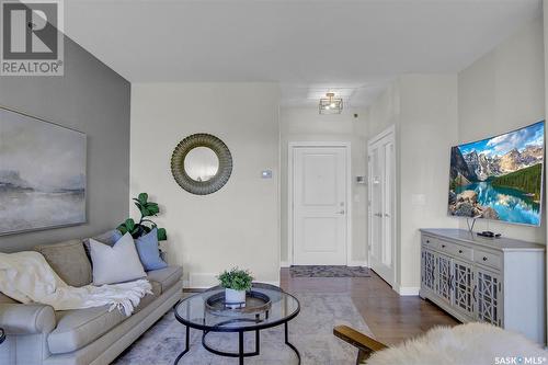 402 1515 Anson Road, Regina, SK - Indoor Photo Showing Living Room