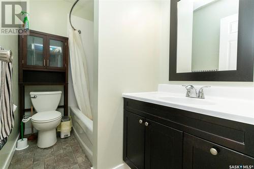 303 423 4Th Avenue N, Saskatoon, SK - Indoor Photo Showing Bathroom