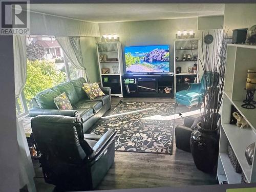 1599 Coldwater Avenue, Merritt, BC - Indoor Photo Showing Living Room