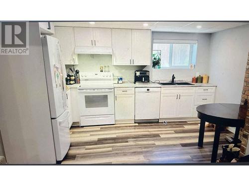 1599 Coldwater Avenue, Merritt, BC - Indoor Photo Showing Kitchen