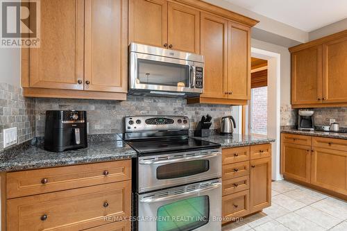 194 Nisbet Boulevard, Hamilton (Waterdown), ON - Indoor Photo Showing Kitchen