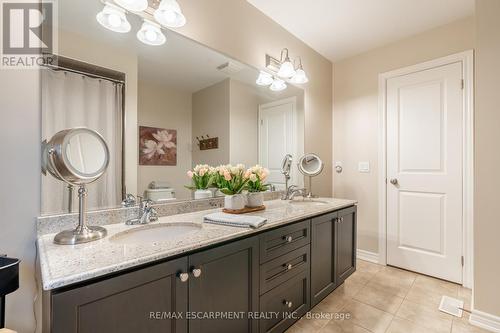 194 Nisbet Boulevard, Hamilton (Waterdown), ON - Indoor Photo Showing Bathroom