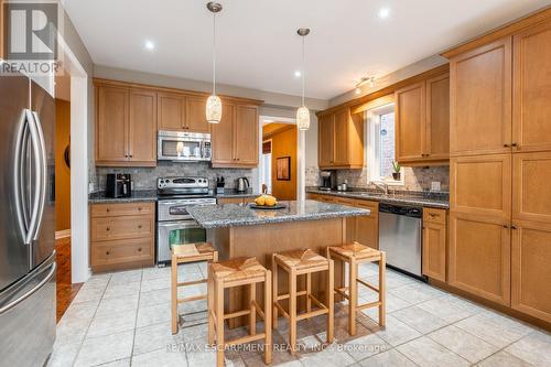 194 Nisbet Boulevard, Hamilton (Waterdown), ON - Indoor Photo Showing Kitchen