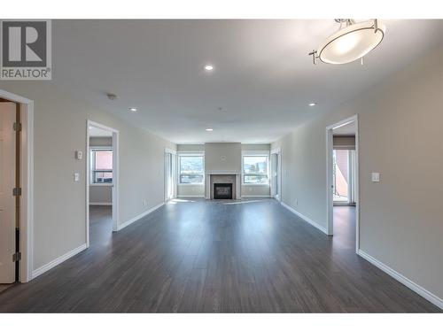 3388 Skaha Lake Road Unit# 606, Penticton, BC - Indoor Photo Showing Living Room With Fireplace