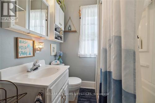 356 Exmouth Street, Sarnia, ON - Indoor Photo Showing Bathroom