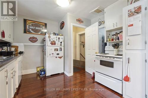 356 Exmouth Street, Sarnia, ON - Indoor Photo Showing Kitchen