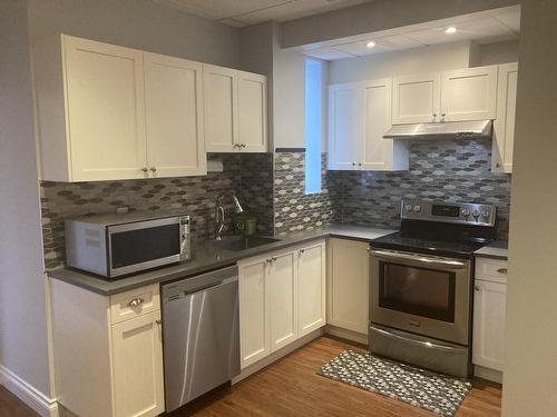 Bsmt 13520 55A Avenue, Surrey, BC - Indoor Photo Showing Kitchen