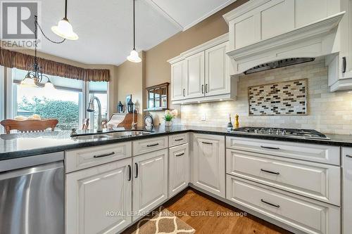 11 Cawkers Cove Road, Scugog (Port Perry), ON - Indoor Photo Showing Kitchen With Upgraded Kitchen