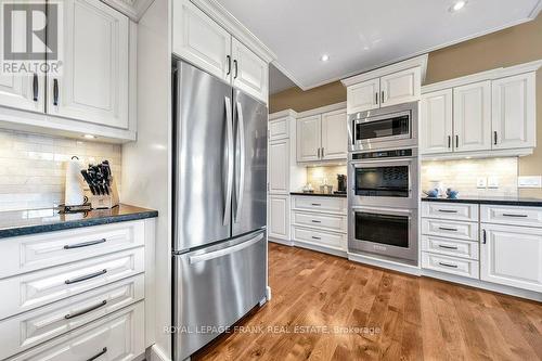 11 Cawkers Cove Road, Scugog (Port Perry), ON - Indoor Photo Showing Kitchen With Upgraded Kitchen