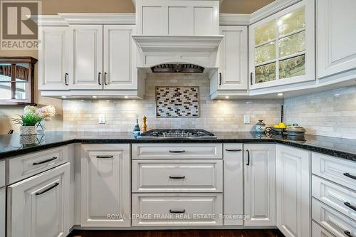 11 Cawkers Cove Road, Scugog (Port Perry), ON - Indoor Photo Showing Kitchen With Upgraded Kitchen