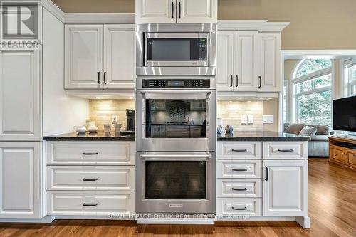 11 Cawkers Cove Road, Scugog (Port Perry), ON - Indoor Photo Showing Kitchen With Upgraded Kitchen