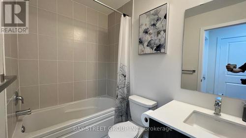 11 Ingersoll Lane, Richmond Hill, ON - Indoor Photo Showing Bathroom