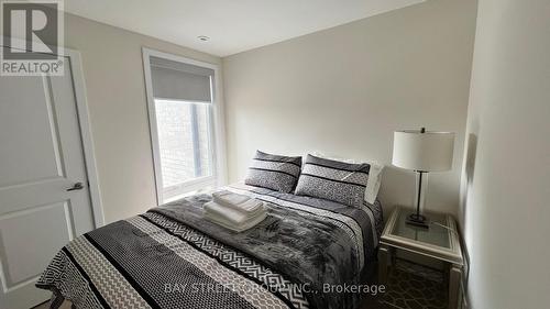 11 Ingersoll Lane, Richmond Hill, ON - Indoor Photo Showing Bedroom