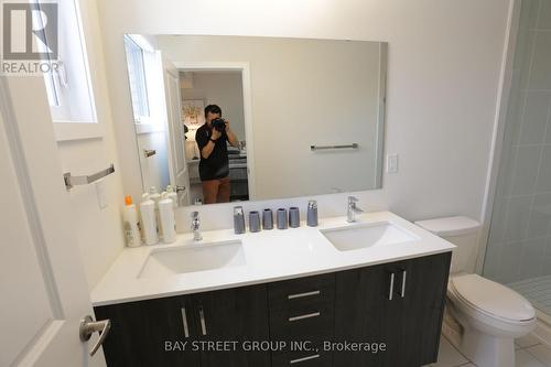 11 Ingersoll Lane, Richmond Hill, ON - Indoor Photo Showing Bathroom