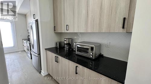 11 Ingersoll Lane, Richmond Hill, ON - Indoor Photo Showing Kitchen