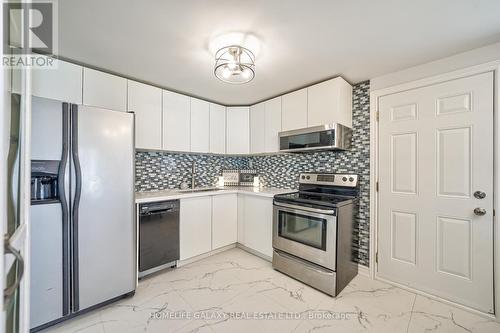 18 Shaw Crescent, Barrie, ON - Indoor Photo Showing Kitchen With Stainless Steel Kitchen With Upgraded Kitchen