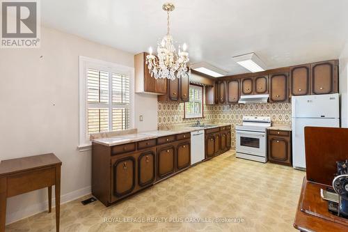 377 Bartos Drive, Oakville (Old Oakville), ON - Indoor Photo Showing Kitchen