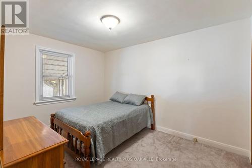 377 Bartos Drive, Oakville, ON - Indoor Photo Showing Bedroom