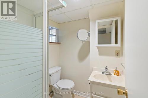 377 Bartos Drive, Oakville, ON - Indoor Photo Showing Bathroom