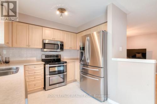 57 - 45 Bella Vista Way, Toronto (Downsview-Roding-Cfb), ON - Indoor Photo Showing Kitchen With Stainless Steel Kitchen With Double Sink