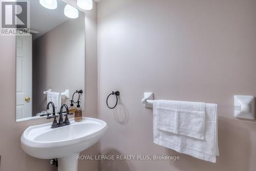 57 - 45 Bella Vista Way, Toronto (Downsview-Roding-Cfb), ON - Indoor Photo Showing Bathroom