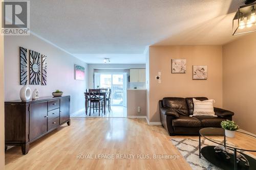 57 - 45 Bella Vista Way, Toronto (Downsview-Roding-Cfb), ON - Indoor Photo Showing Living Room