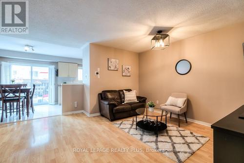 57 - 45 Bella Vista Way, Toronto (Downsview-Roding-Cfb), ON - Indoor Photo Showing Living Room