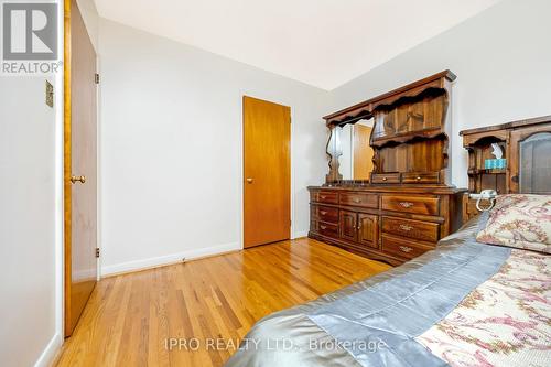 16 Langstone Crescent, Halton Hills, ON - Indoor Photo Showing Bedroom